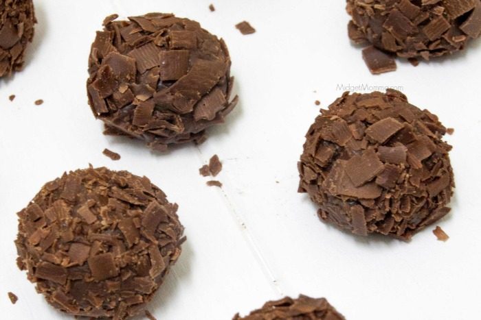 easy-Milk-Chocolate-Truffles-700x467.jpg