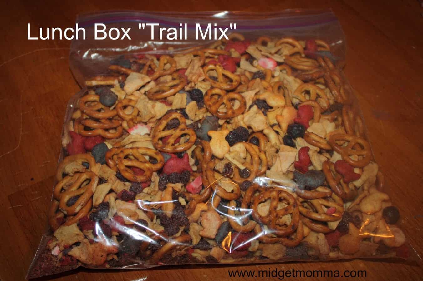 easy-lunch-box-trailmix