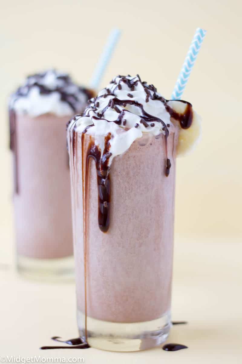 https://www.midgetmomma.com/wp-content/uploads/2013/05/Chocolate-Banana-Milkshake-2.jpg