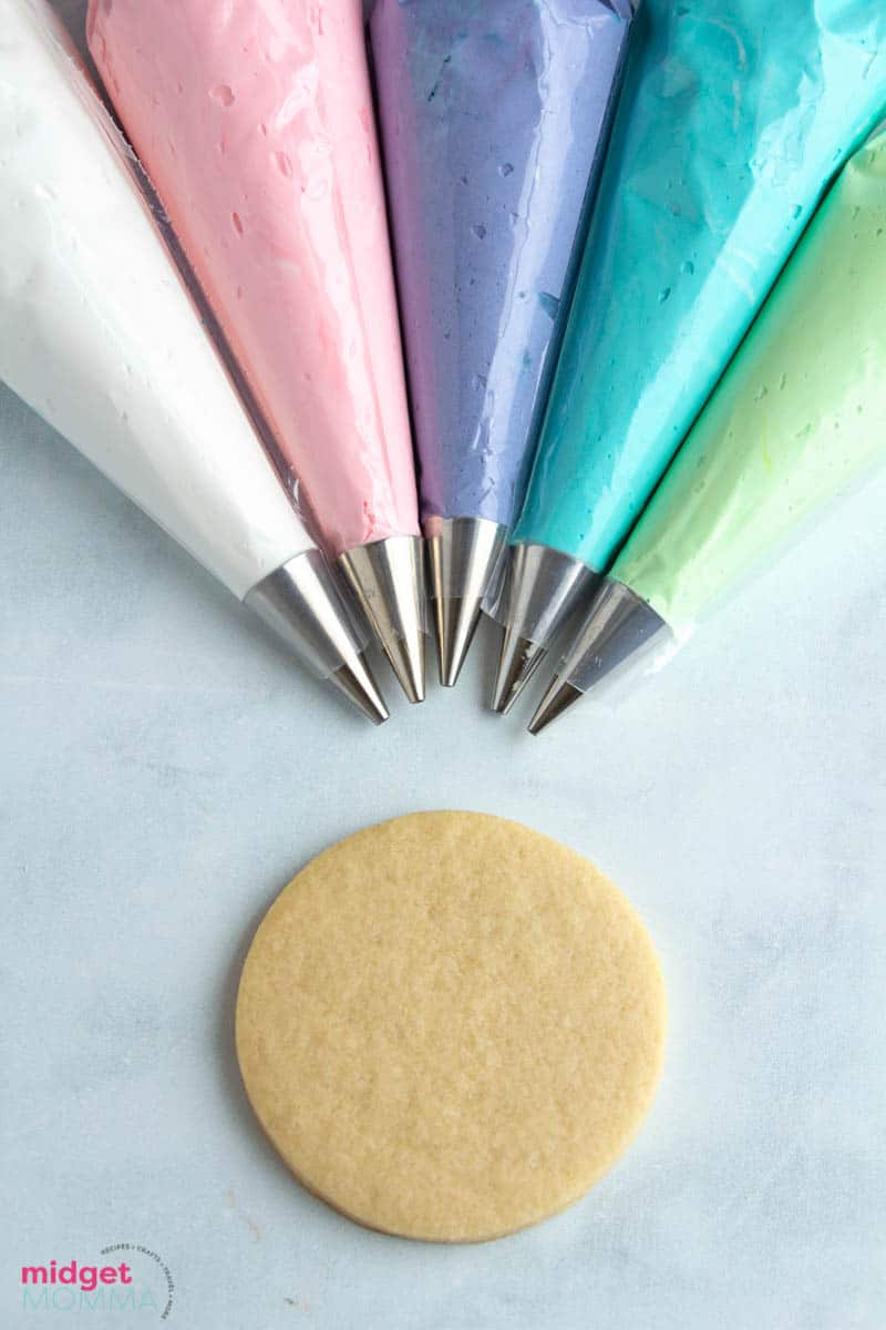 How to Decorate Cookies with Royal Icing (Step by Step & tips!)