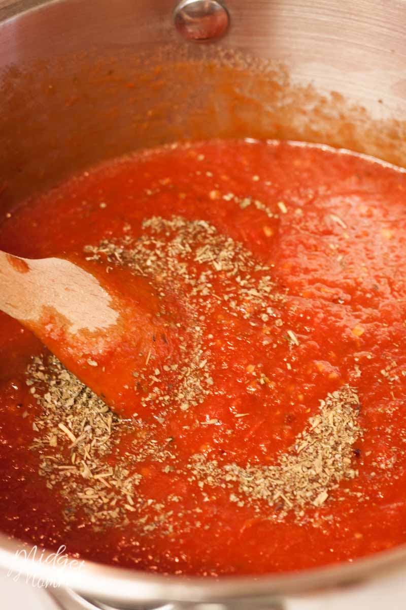 Homemade Spaghetti Sauce • MidgetMomma