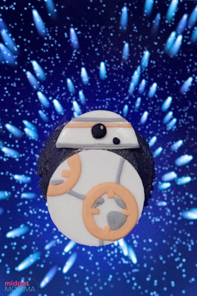 BB-8 Cupcakes - Easy Star Wars Cupcakes • MidgetMomma