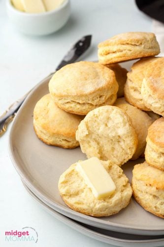 Buttermilk Biscuits • MidgetMomma