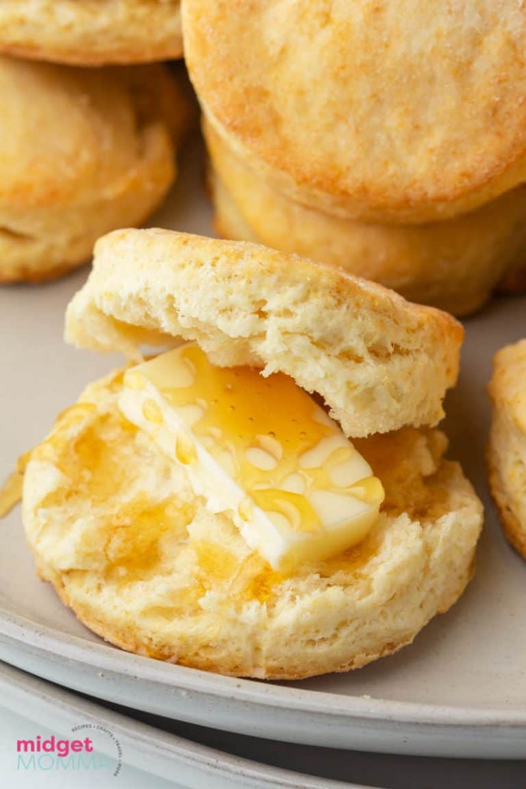 Buttermilk Biscuits • MidgetMomma