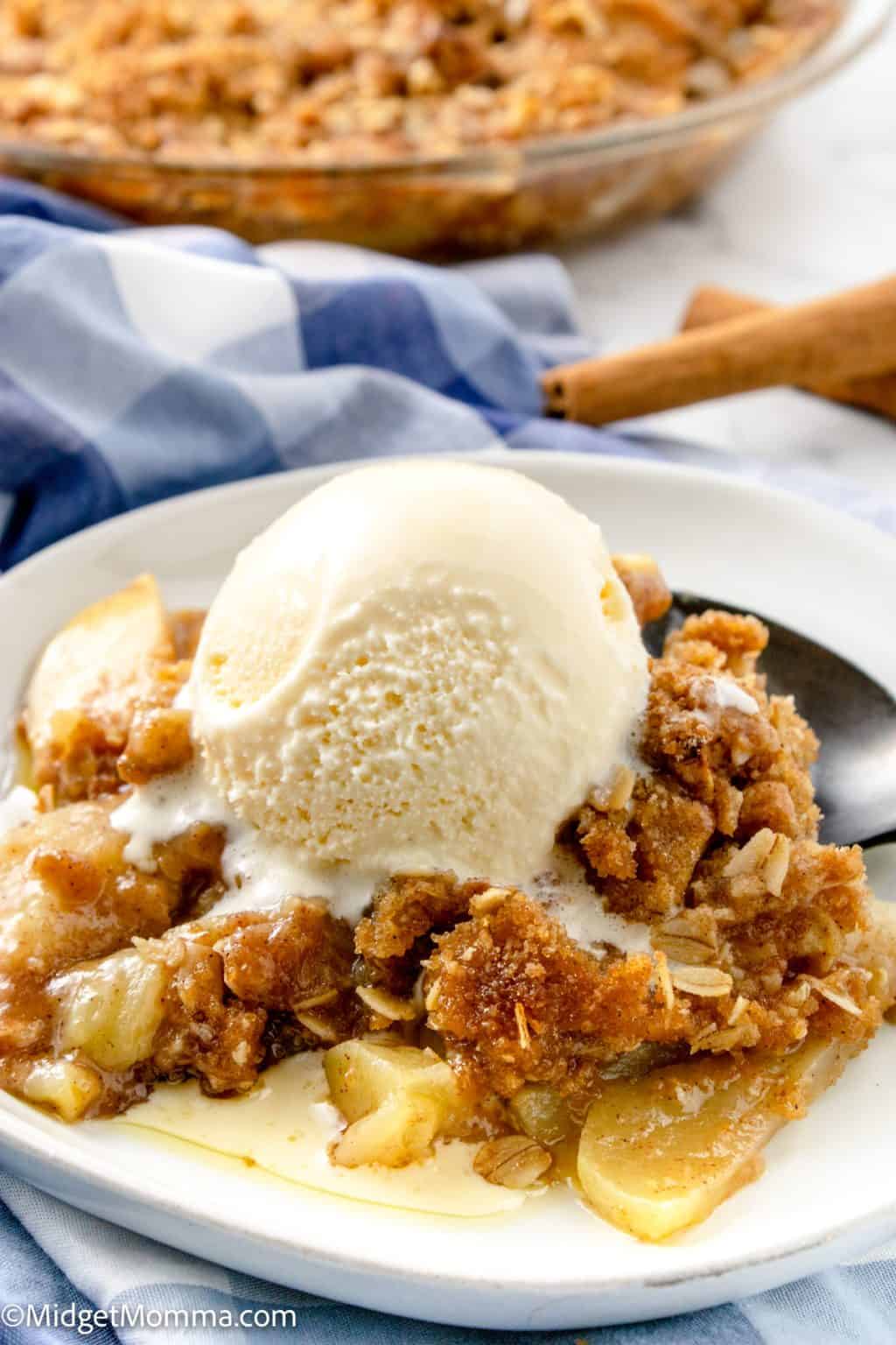 Easy Old Fashioned Apple Crisp recipe with Oat Topping