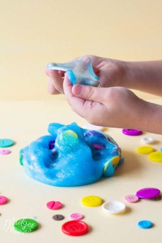 How To Make Pete The Cat's Groovy Button Slime • MidgetMomma