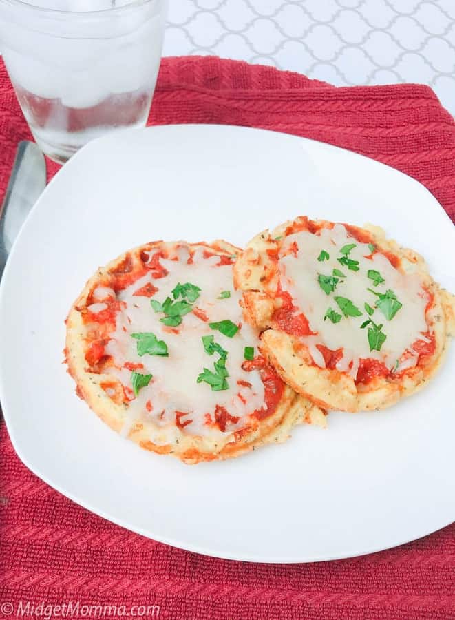 https://www.midgetmomma.com/wp-content/uploads/2019/08/Mini-Keto-Pizza.jpg