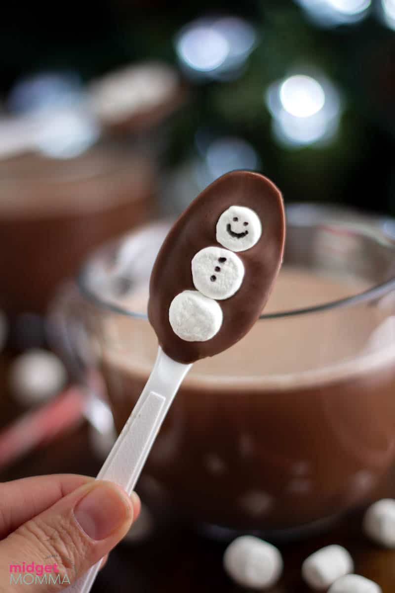 https://www.midgetmomma.com/wp-content/uploads/2019/12/snowman-hot-chocolate-spoons-6.jpg