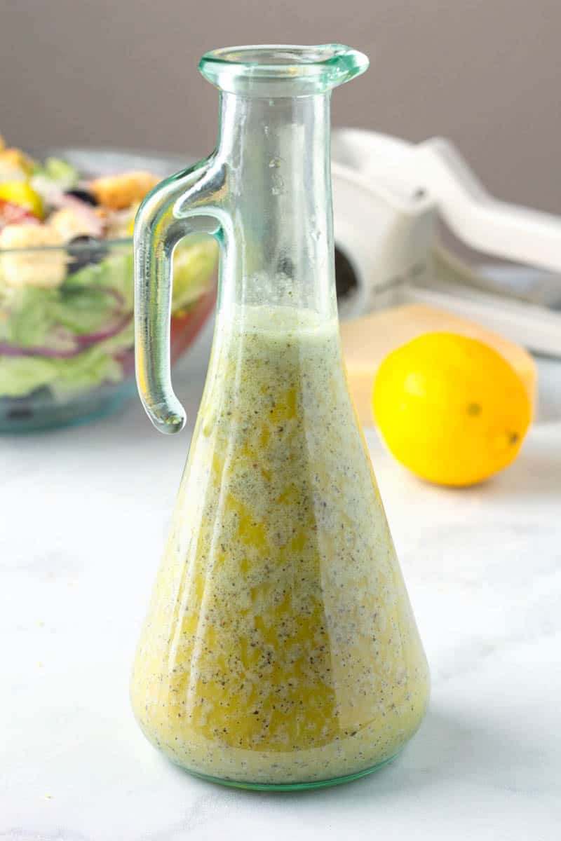 https://www.midgetmomma.com/wp-content/uploads/2020/09/Olive-Garden-Salad-Dressing-Recipe-2.jpg