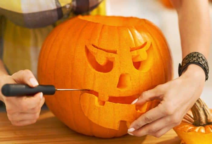 how-to-carve-a-pumpkin-for-halloween-midgetmomma