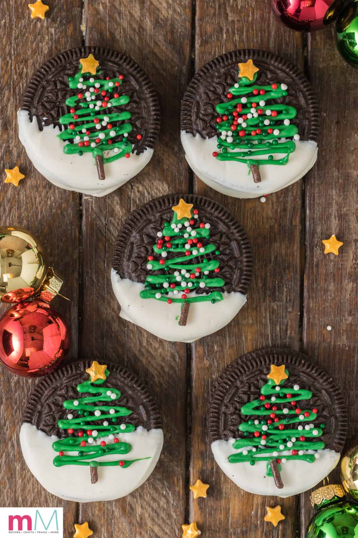 Celebrate The Holidays with this Oreo Christmas Gift Set!