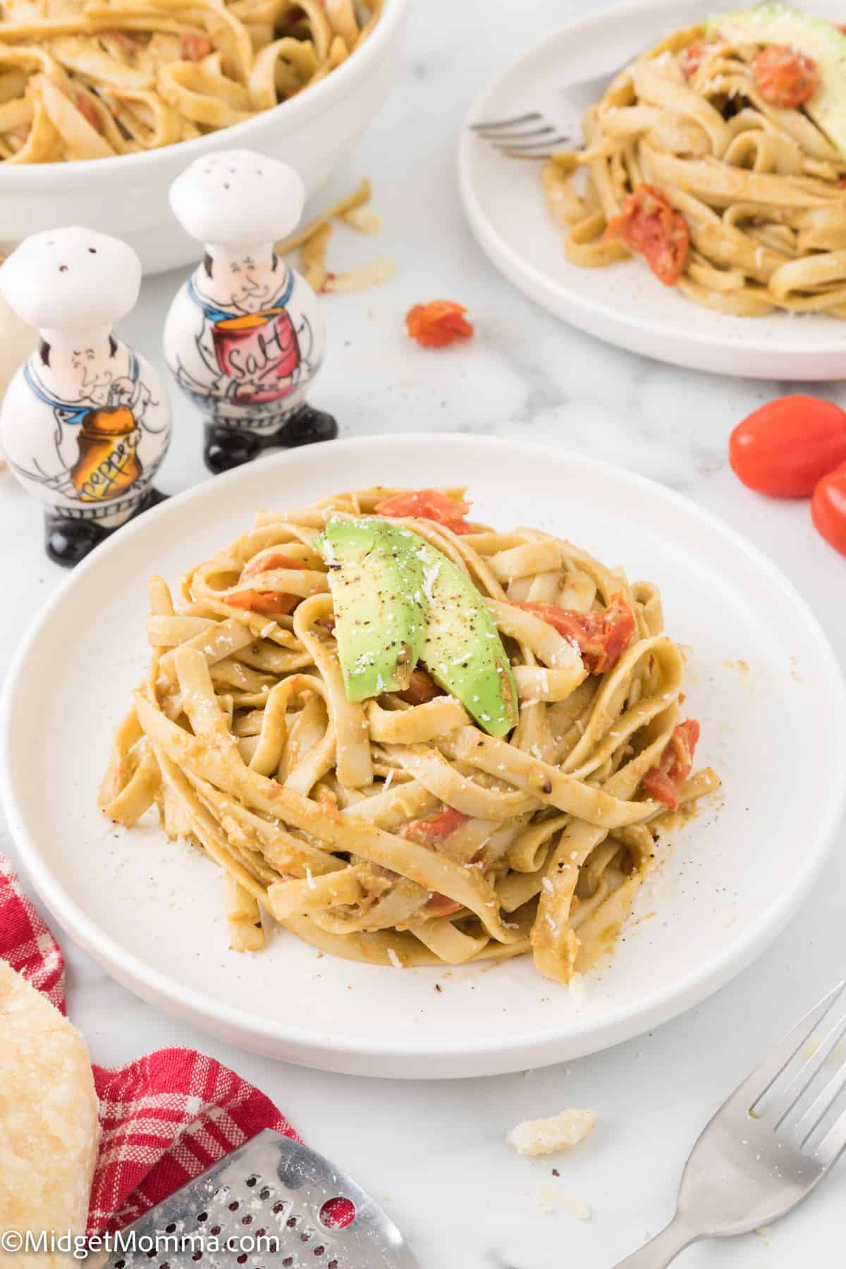 Creamy Avocado Pasta - Pasta Dinner Recipe • MidgetMomma
