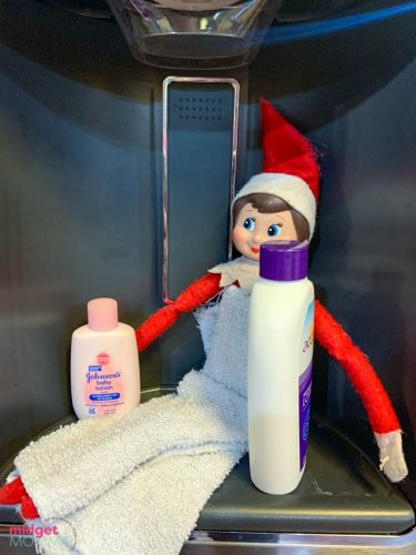 20 5 Minutes or Less Elf on the Shelf Ideas (Photos included!)