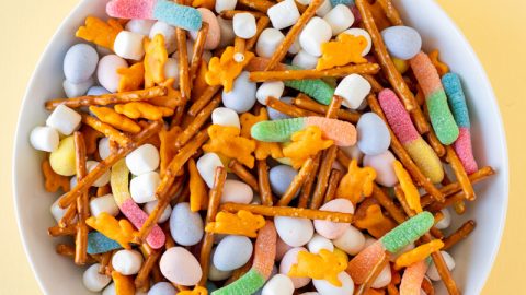 Easy Bunny Bait Easter Trail Mix Recipe • MidgetMomma