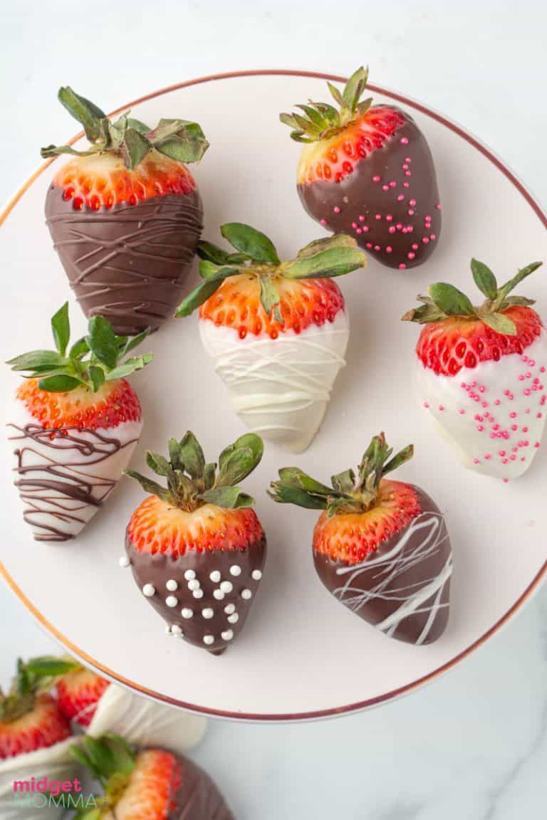 Easy Chocolate Covered Strawberries • MidgetMomma