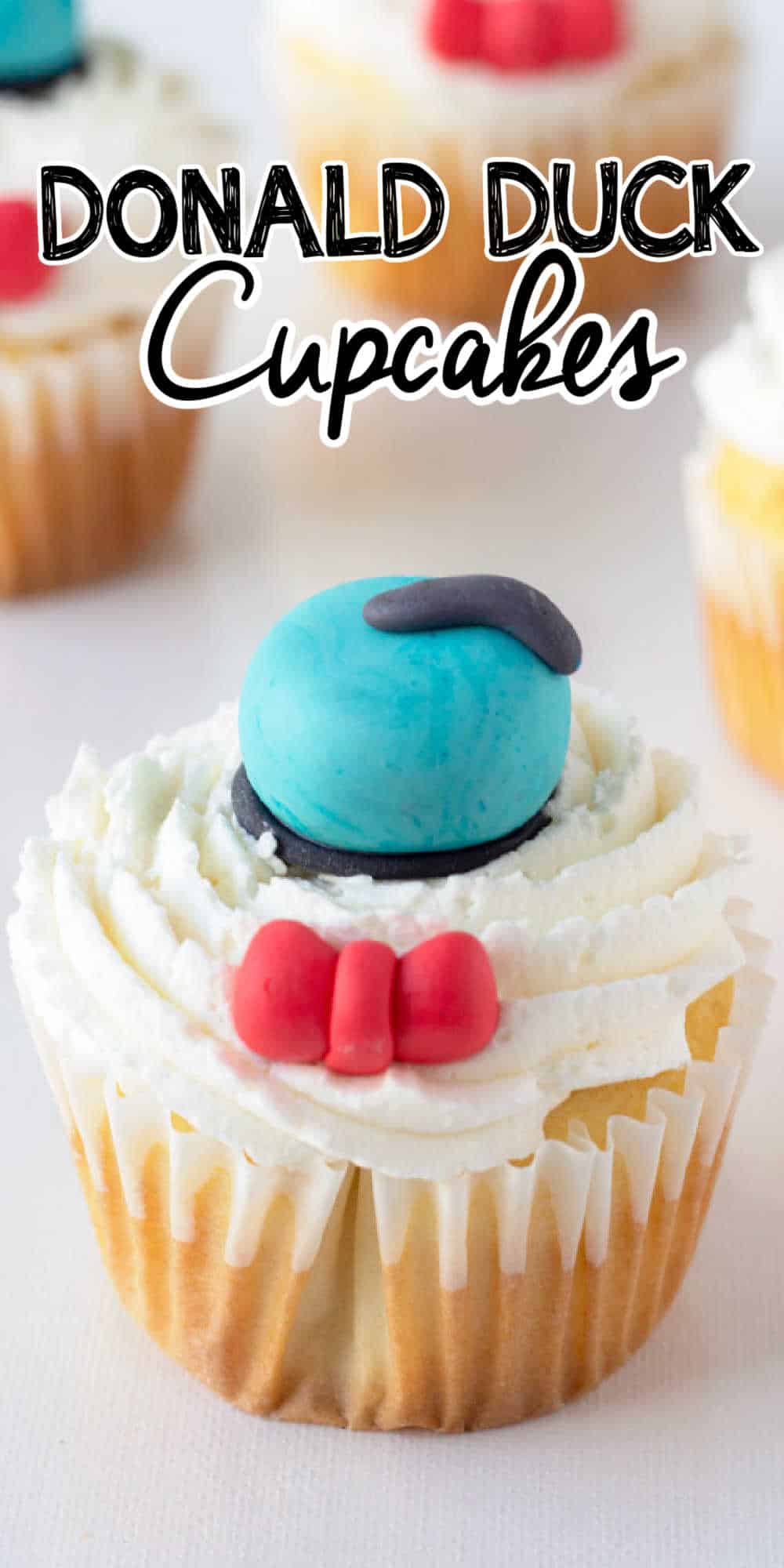 Donald Duck Cupcakes • MidgetMomma