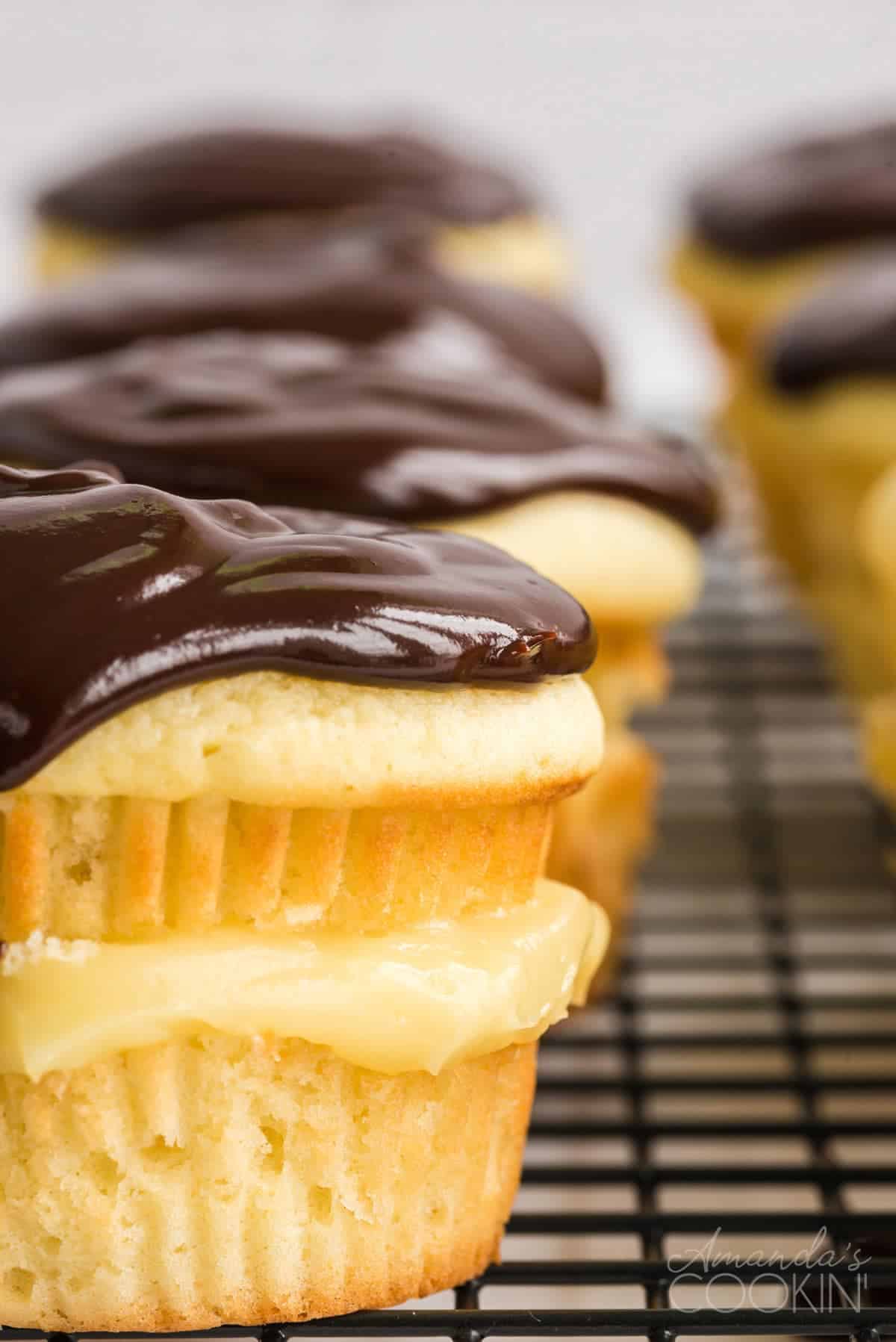 10 Amazing Boston Cream Pie Dessert Recipes • Midgetmomma