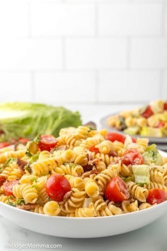 Creamy BLT Pasta Salad Recipe • MidgetMomma