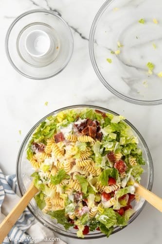 Creamy BLT Pasta Salad Recipe • MidgetMomma