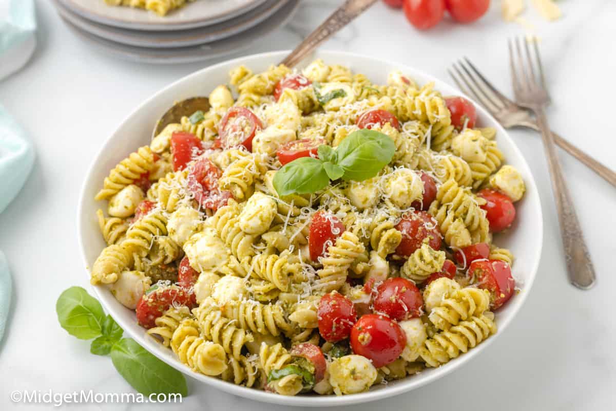 Pesto Pasta Salad Recipe With Tomatoes and Mozzarella Cheese Balls