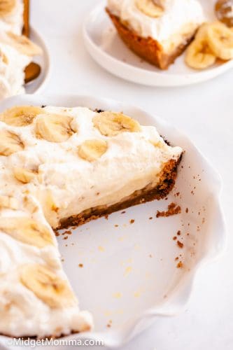 Banana Cream Pie with Graham Cracker Crust • MidgetMomma