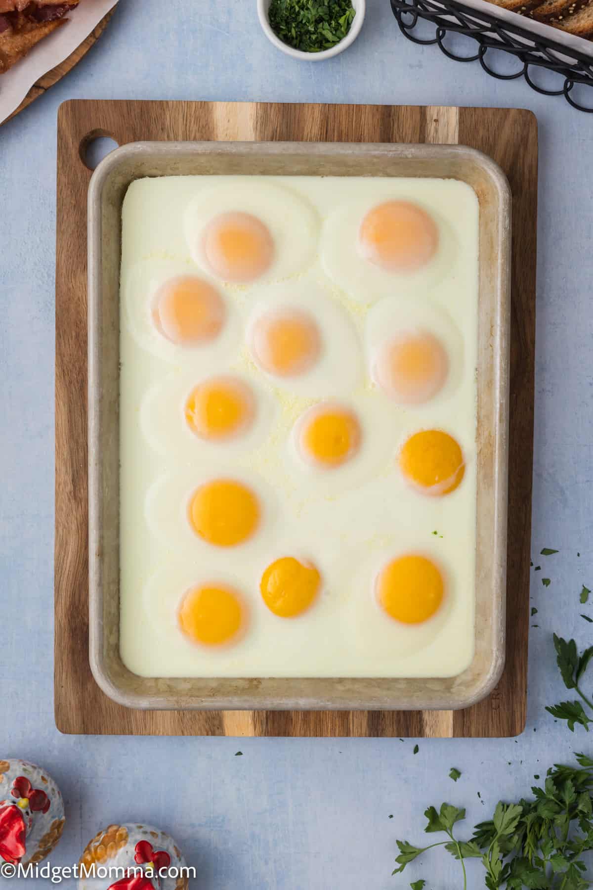 Sheet Pan Fried Eggs Recipe (Sunny Side Up Baked Eggs)