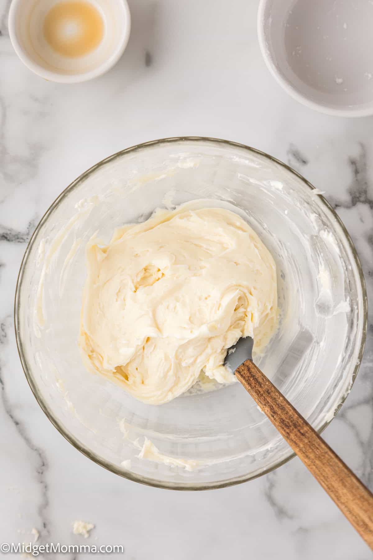 cream cheese cinnamon roll frosting in a bowl